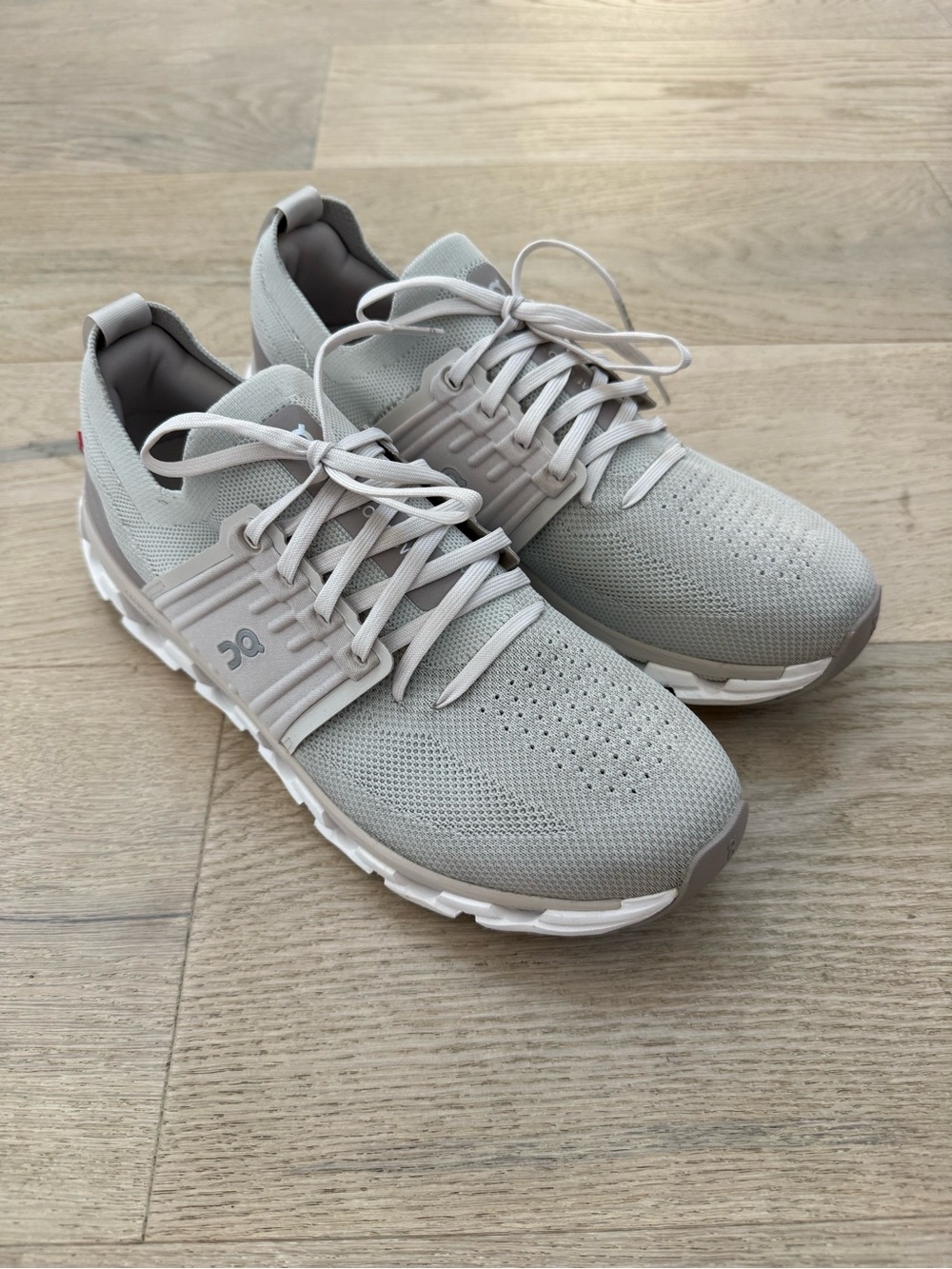 Women’s On CloudSwift Size 10 Light Grey Running Sneakers